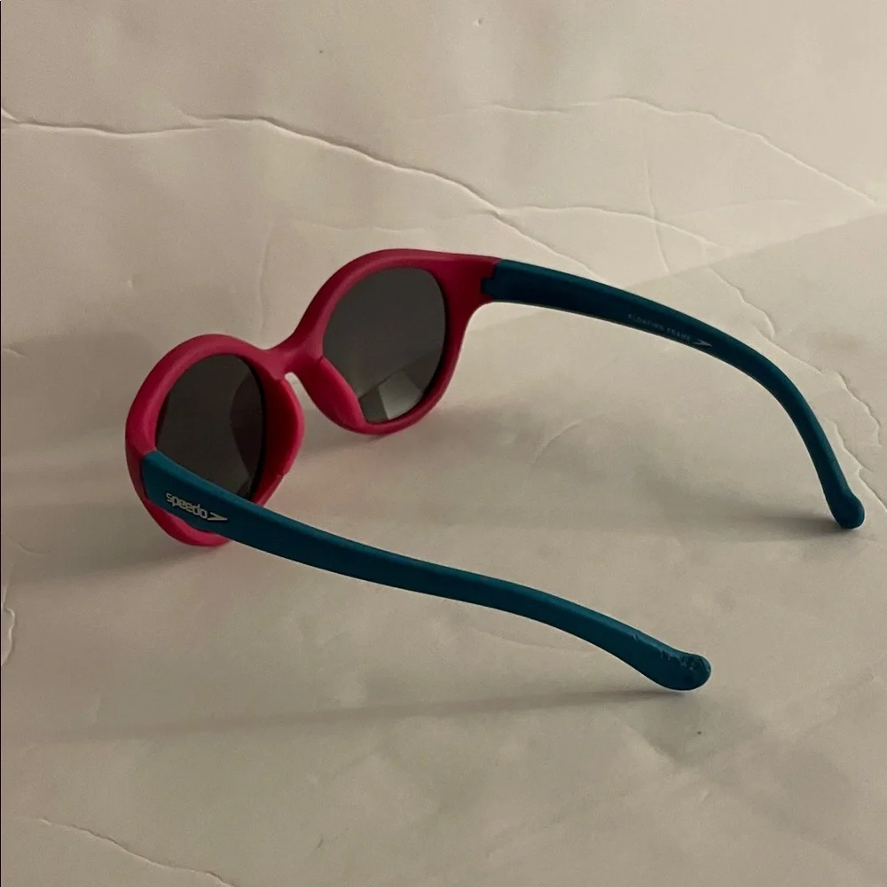 Speedo Vibrant Pink and Blue Sunglasses. Polarized lens, floating frame, age 3